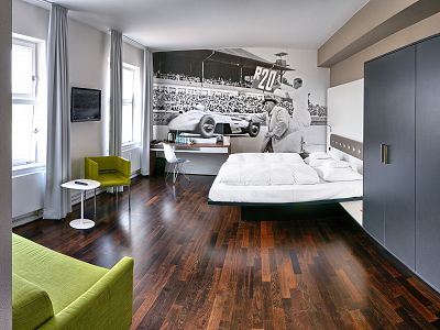 V8 HOTEL MOTORWORLD Region Stuttgart Bild 9